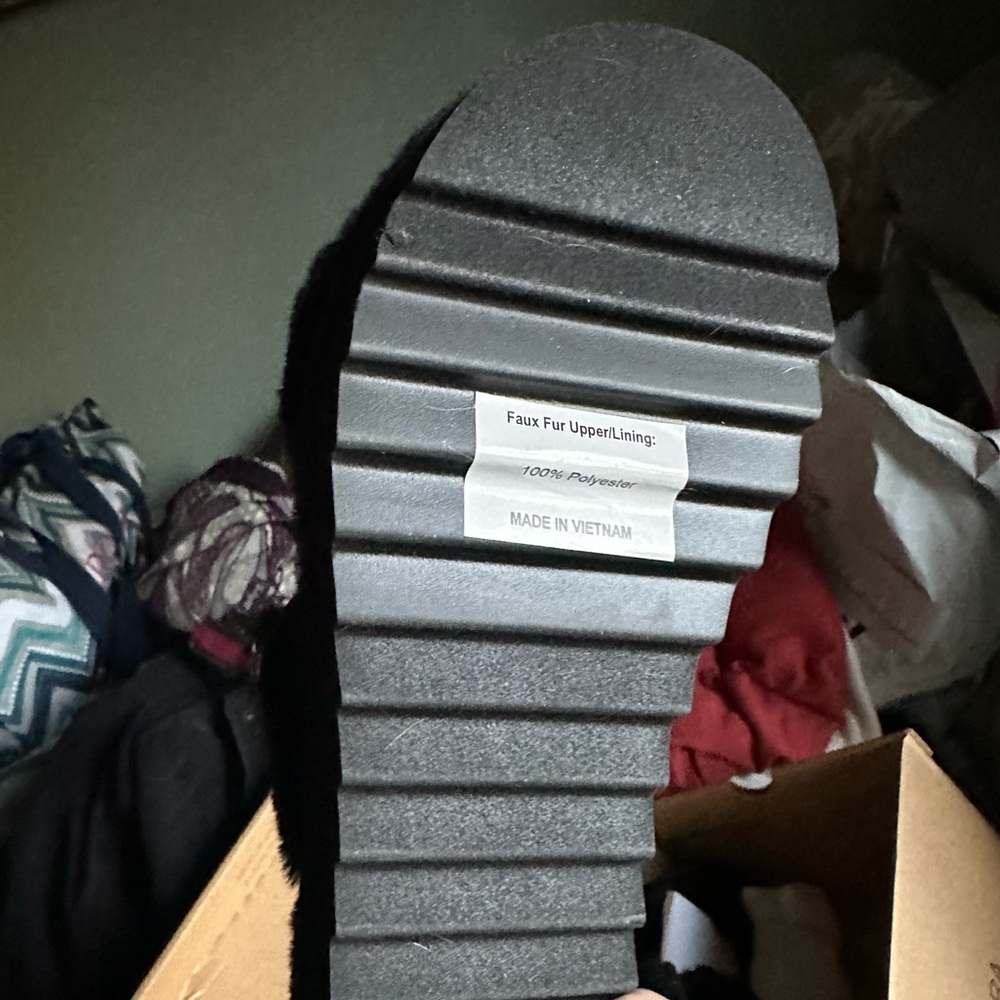 Slippers - Picture 3 of 3